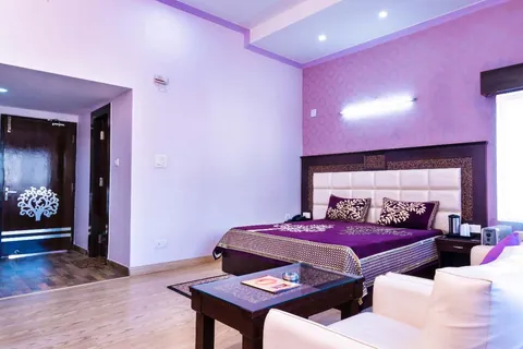 Hotel Shikhar guest room, Almora